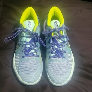 Nike Kyrie Flytrap 5 Basketball Shoes Size 8
